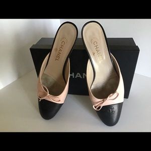 CHANEL PRE OWNED Pink & Black CC Logo Bow  Sz 10